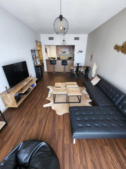 Appartement Cozy 1Br In Iconic Tower à Abou Dabi Extérieur photo