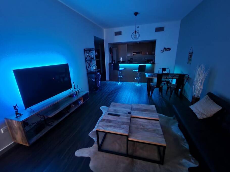 Appartement Cozy 1Br In Iconic Tower à Abou Dabi Extérieur photo